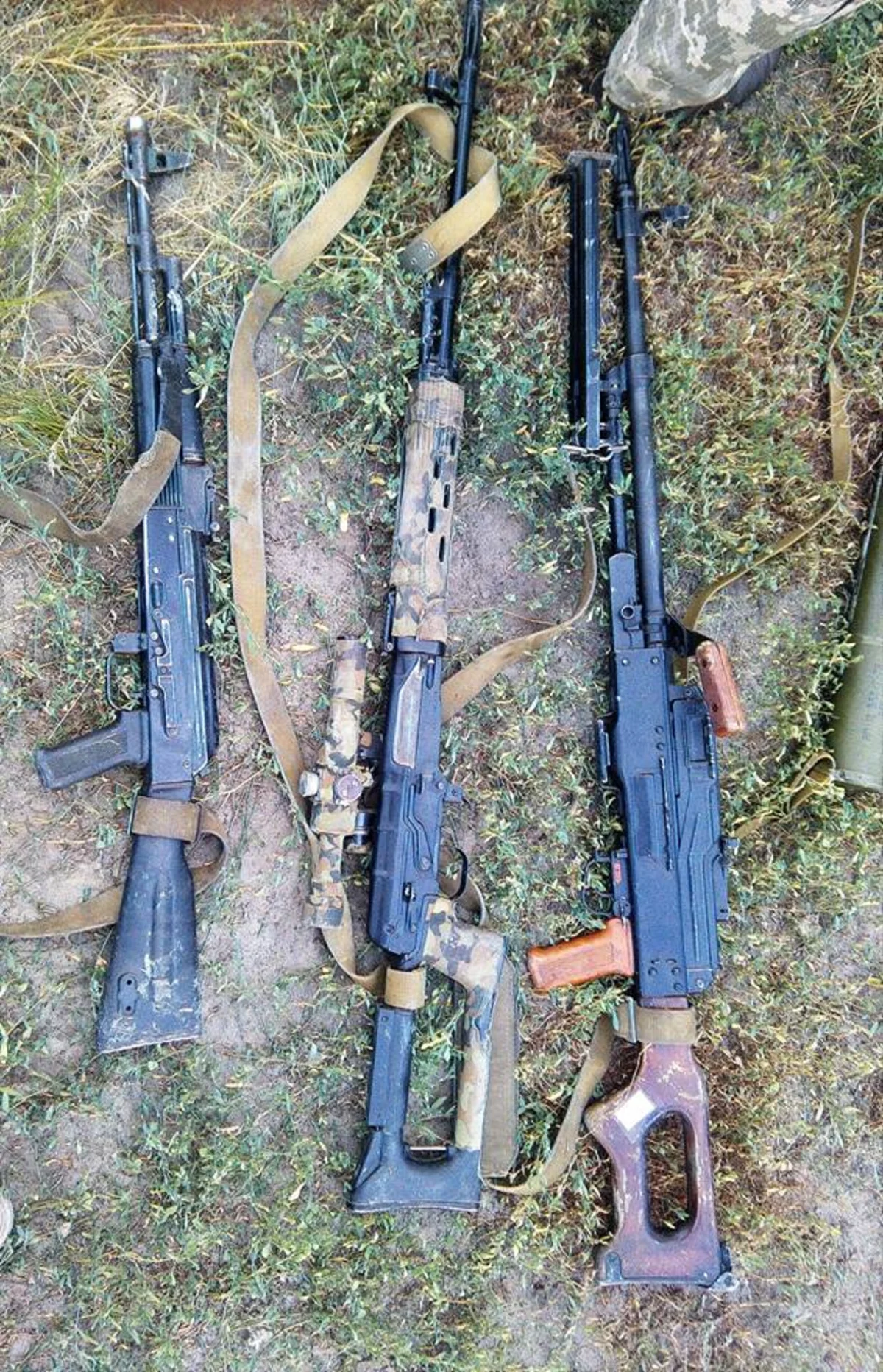 Российский военнослужащий попал в плен на востоке Украины, еще один убит