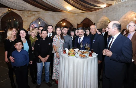 Azərbaycanlı kulinar Stalik Xankişiyevin Bakıda iki kitabının təqdimatı keçirilib
