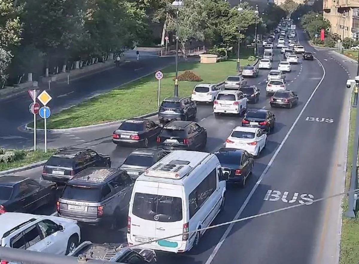 Bakının bu yollarında nəqliyyatın sıxlığı müşahidə olunur - SİYAHI
