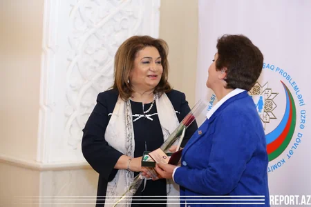 Prezident mükafatları qadınlara təqdim olundu - FOTO