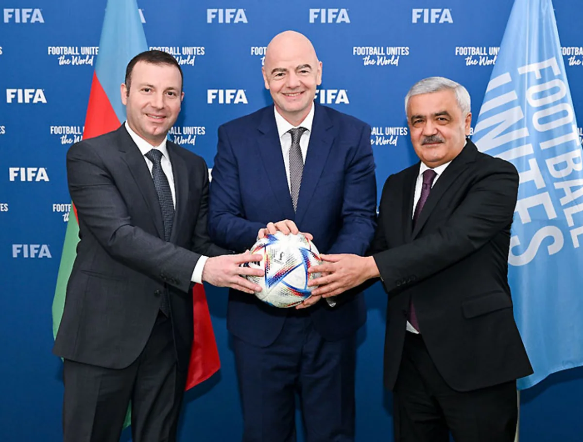 Rövnəq Abdullayev FIFA-nın prezidenti ilə görüşüb