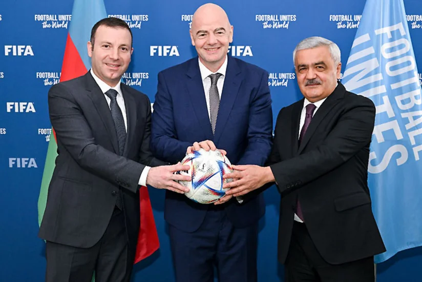 Rövnəq Abdullayev FIFA-nın prezidenti ilə görüşüb