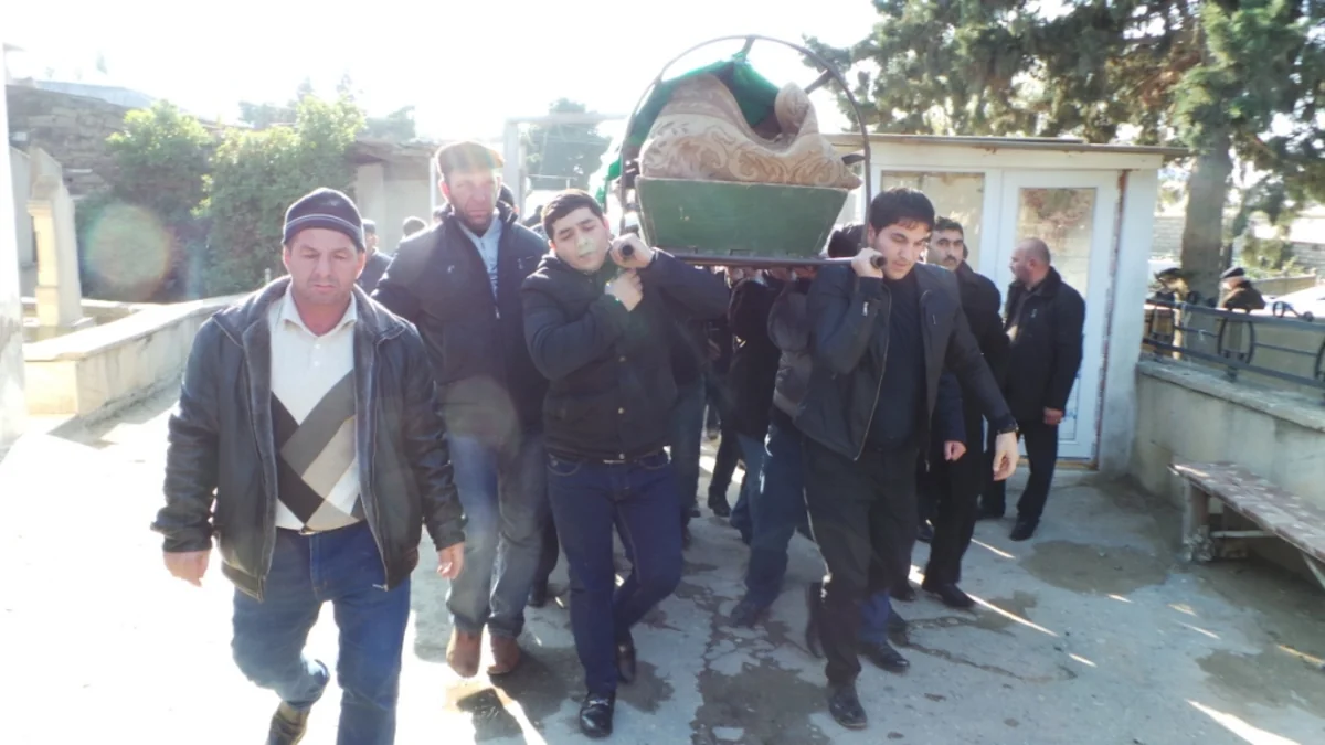 “Günəşli” yatağındakı baş verən qəzada həlak olanlardan biri Bakıxanovdakı qəbiristanlıqda dəfn olunub