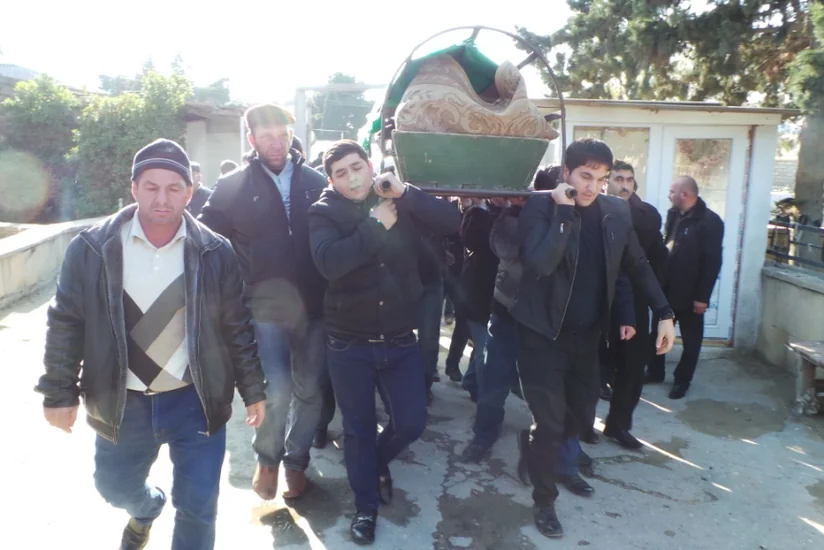 “Günəşli” yatağındakı baş verən qəzada həlak olanlardan biri Bakıxanovdakı qəbiristanlıqda dəfn olunub