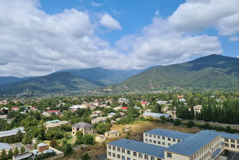 Balakəndə qəzalı vəziyyətdə olan məktəb üçün yeni bina tikilir