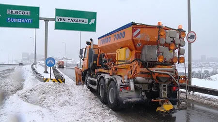 Azəravtoyol qışa hazır olmayan sürücülərə yola çıxmamağı tövsiyə edir - VİDEO
