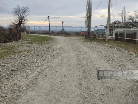 Asfalt dağılıb, yağış yağan kimi palçıq dizə çıxır - Calut sakinlərinin yol problemi