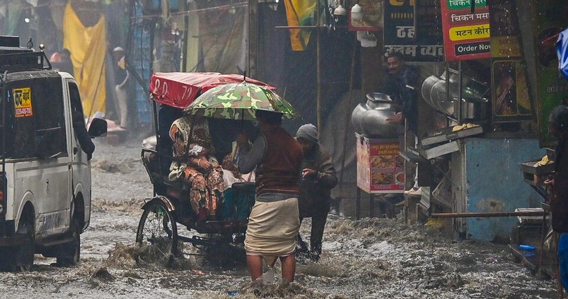 2 killed as sudden rain lashes India's Delhi