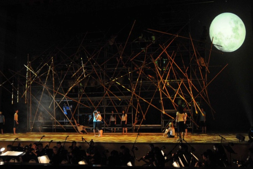 Light is back presented to Intercultural Dialogue Forum guests