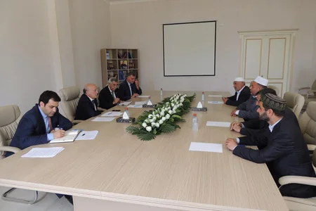 Mübariz Qurbanlı vətəndaşları qəbul edib