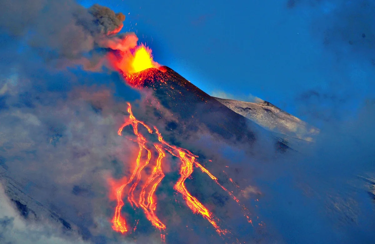 Sicily airport reports potential delays in flights over Etna eruption