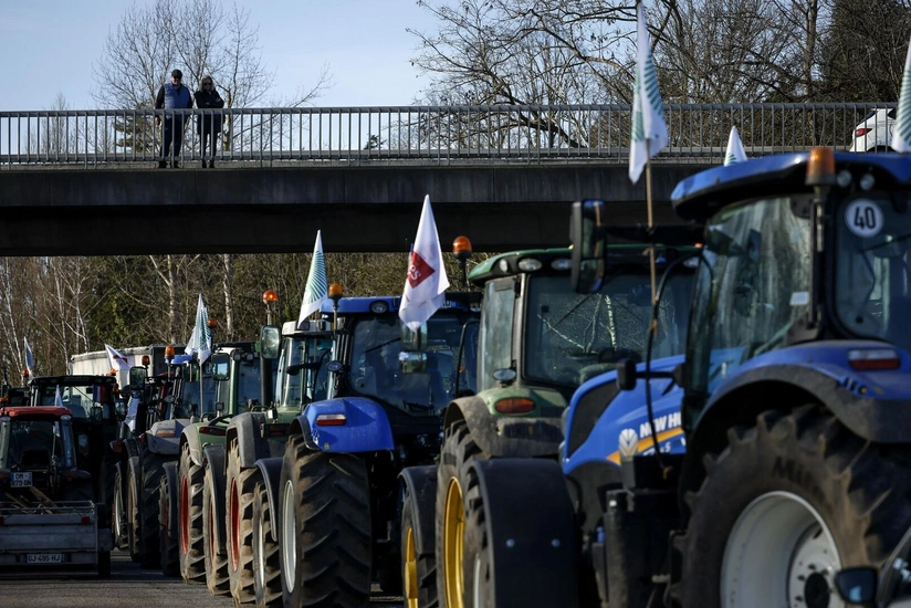 Farmers dissatisfied with actions of authorities preparing to blockade Paris