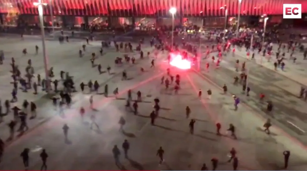 Atletik və Spartak azarkeşləri arasında iğtişaş zamanı bir polis ölüb, bir neçə nəfər yaralanıb - VİDEO