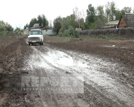 Kürdəmirin qışda palçıqlı, yayda toz-torpaqlı yolu nə vaxt abadlaşacaq? - REPORTAJ
