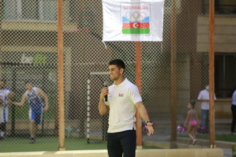 Azərbaycanın tanınmış idmançısı Olimpiya günündə iştirak edib