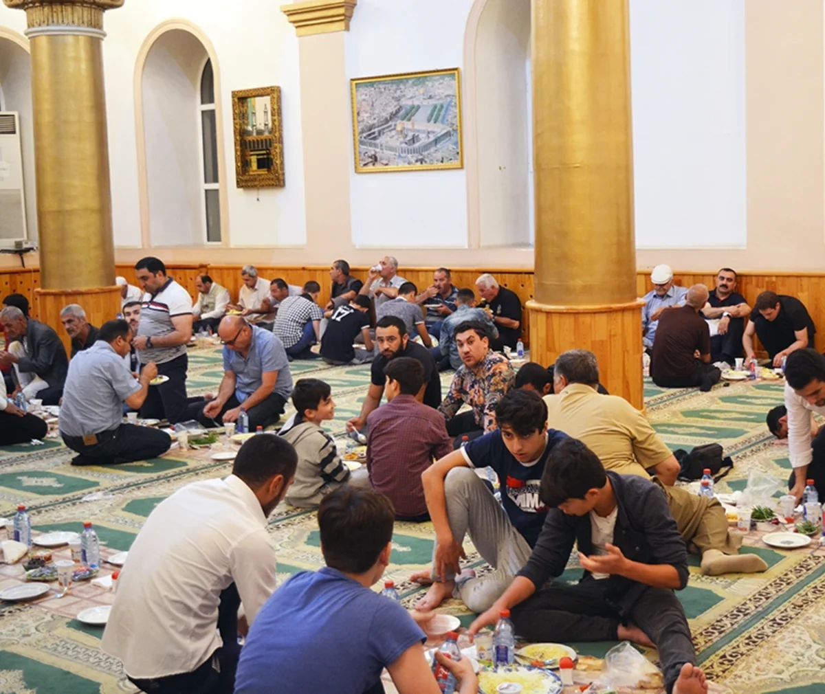 Nikoil Bank Bakıda iftar süfrəsi təşkil edib