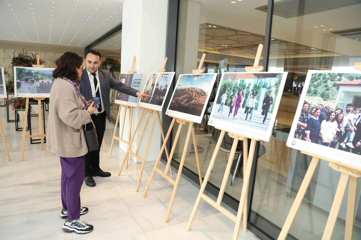 Qaçqınkom Böyük Qayıdışa həsr olunmuş fotosərgi təşkil edib
