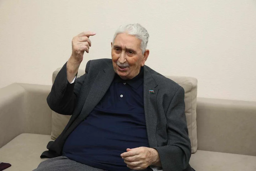 Həmkarlar ittifaqının nümayəndələri Xalq artisti Arif Babayevi ziyarət edib