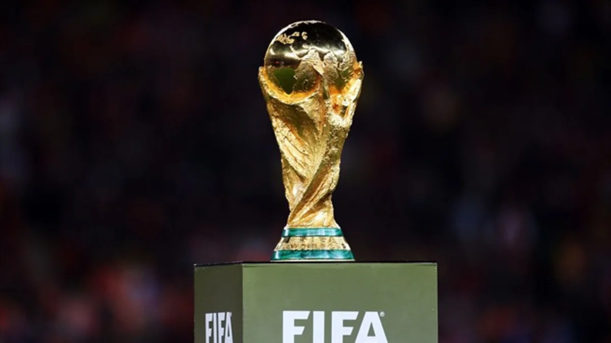 Кубок чемпионата мира по футболу доставят в Азербайджан