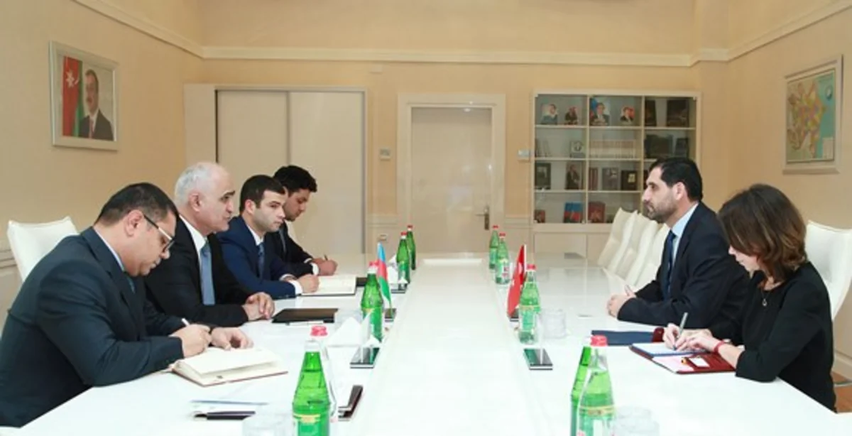 İqtisadiyyat naziri Türkiyənin Azərbaycandakı səfiri ilə görüşüb