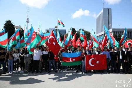 Azərbaycan gəncləri “Türk şəhidliyi” abidəsini ziyarət ediblər
