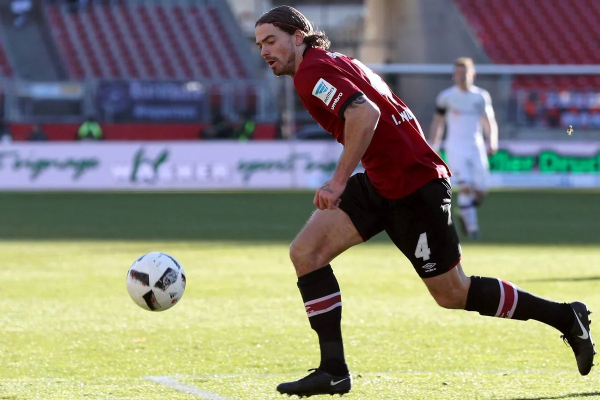 Qəbələnin sabiq futbolçusu: Bəzən meydandan inəkləri qovmalı olurduq
