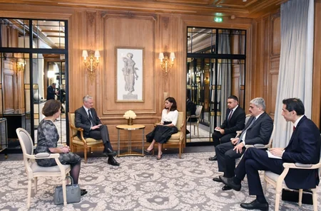 Birinci vitse-prezident Fransanın iqtisadiyyat və maliyyə naziri ilə görüşüb