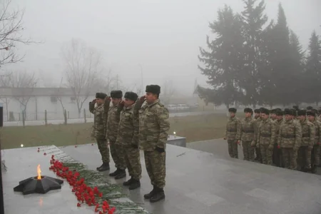 Azərbaycan Ordusunda 20 Yanvar şəhidlərinin xatirəsi anılıb - FOTO