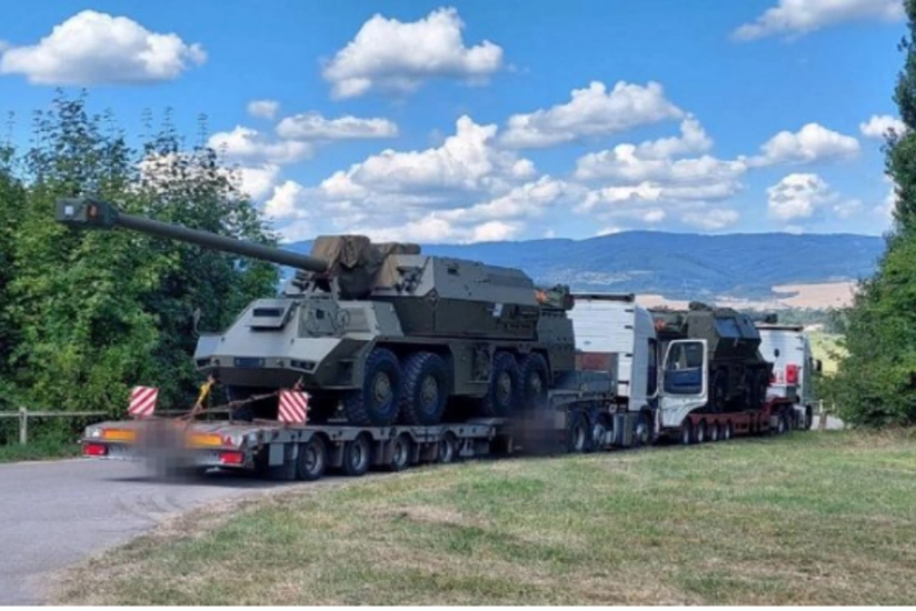 Slovakia gives 4 howitzers to Ukraine
