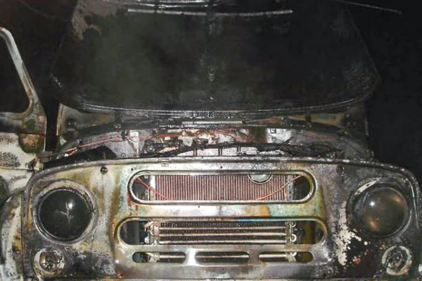 Bakıda UAZ markalı minik avtomobili yanıb