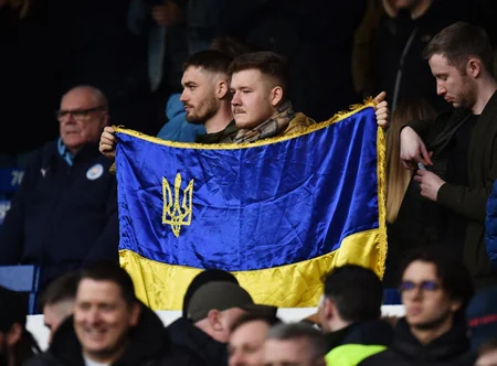 Everton və Mançester Siti meydana Ukrayna formaları ilə çıxıb