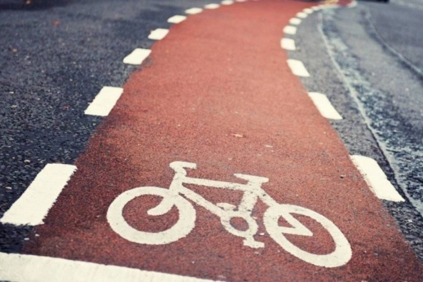 Bakının Üzeyir Hacıbəyov küçəsində velosiped üçün duracaqlar təşkil edilib