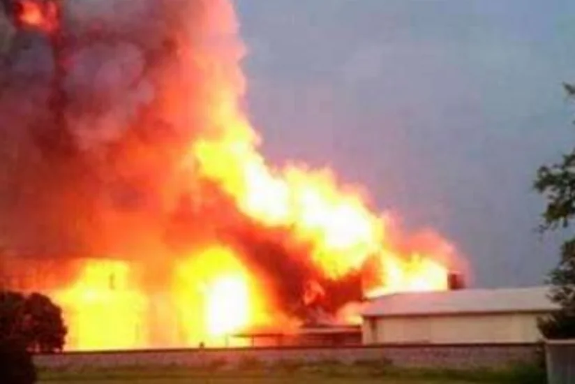 17 человек погибли в результате пожара на складе боеприпасов в Индии