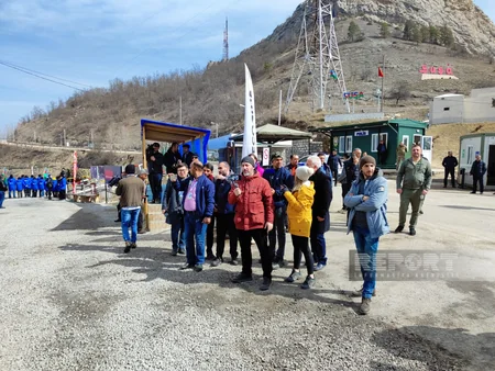 Foreign reporters briefed about protests on Khankandi-Lachin road