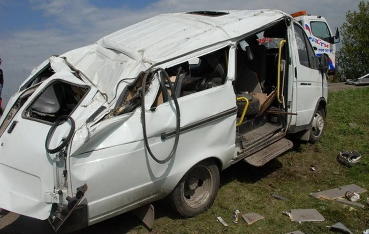​Hindistanda mikroavtobus dərəyə aşıb, 14 nəfər həlak olub