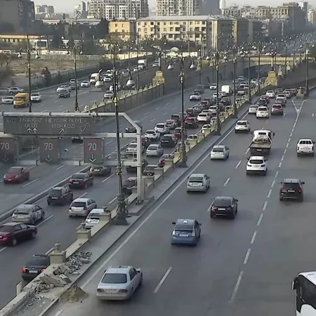 Bakının bir sıra yollarında tıxac yaranıb