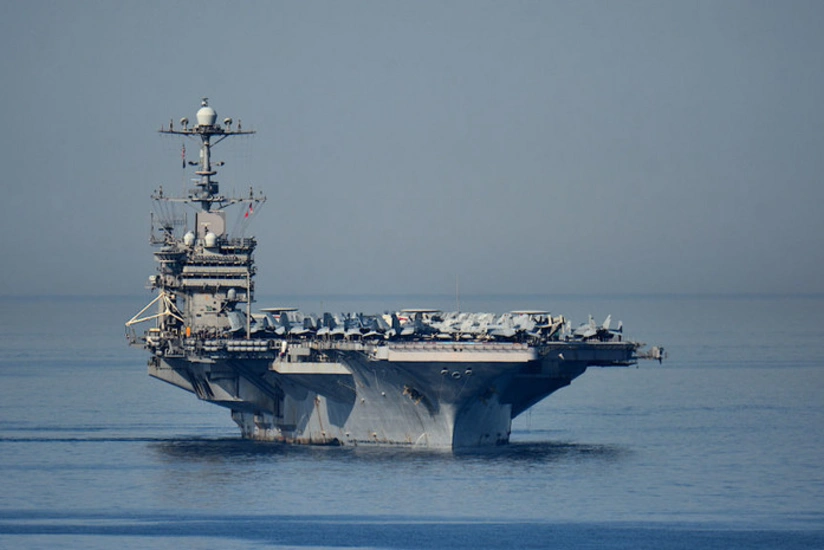 Aralıq dənizində güclü külək ABŞ-ın qırıcısını dənizə salıb