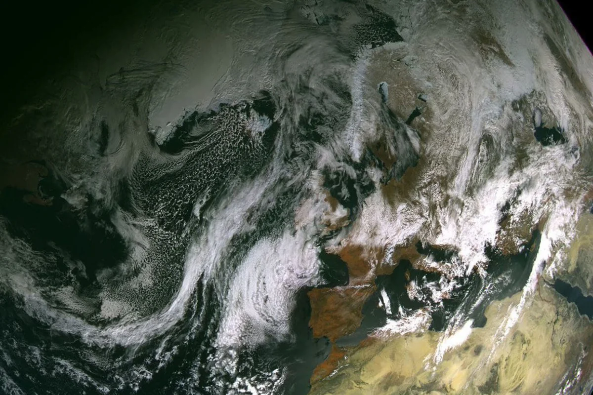 Yerin atmosferi özünü təmizləməyə başlayıb