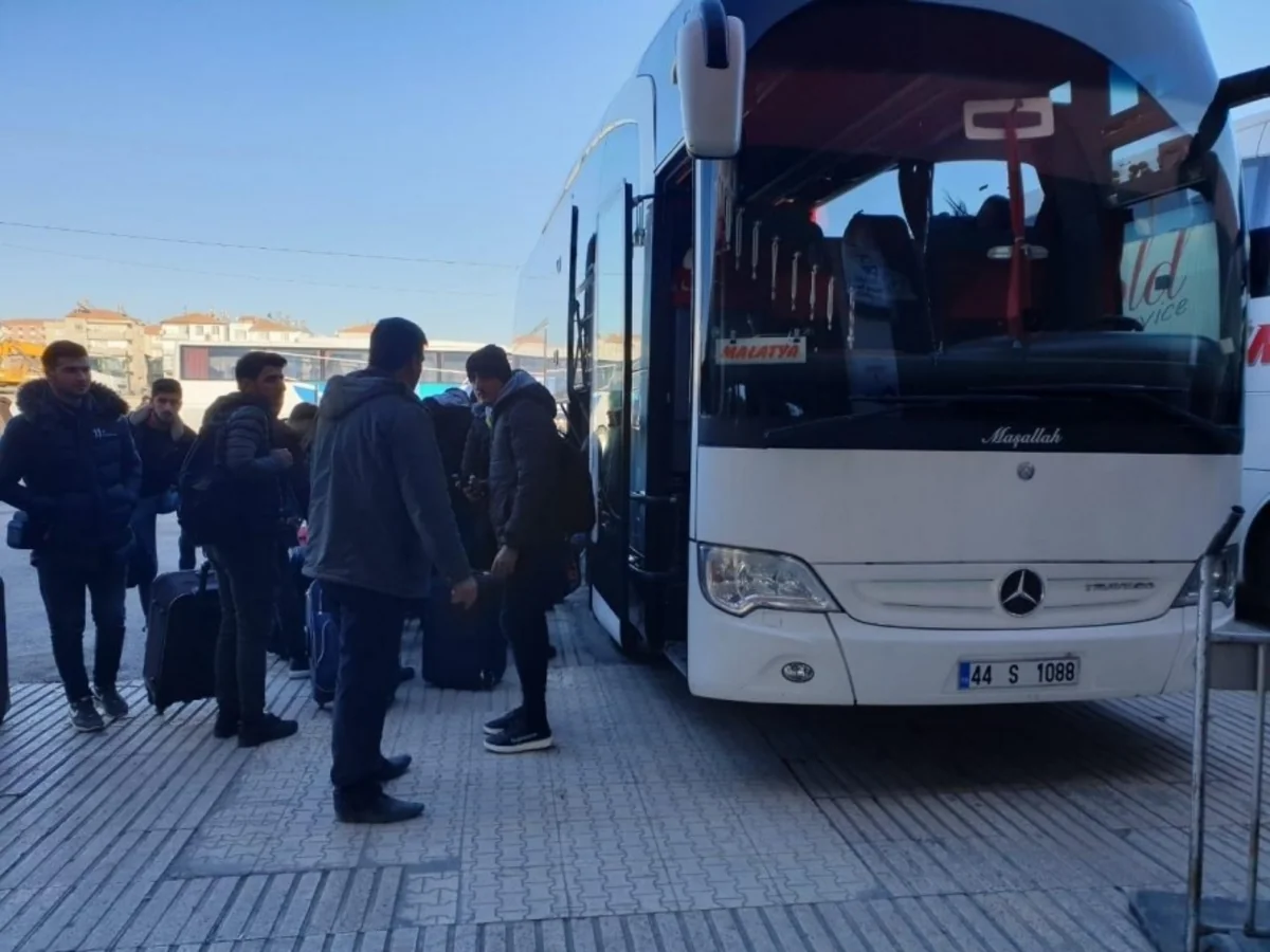 Türkiyədəki azərbaycanlı tələbələr zəlzələ zonasından təxliyə edilir