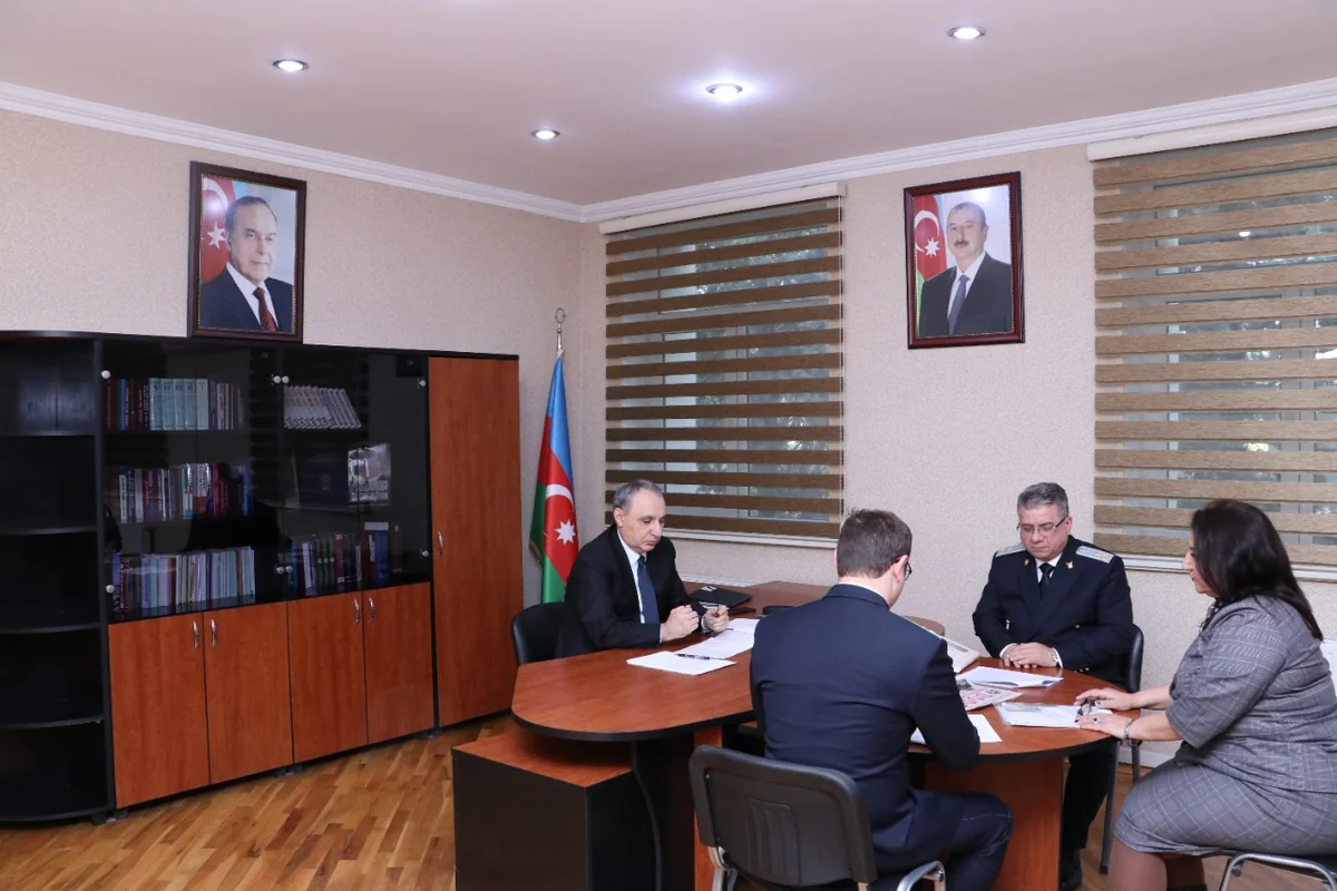 Baş prokuror Abşeronda vətəndaşları qəbul edib