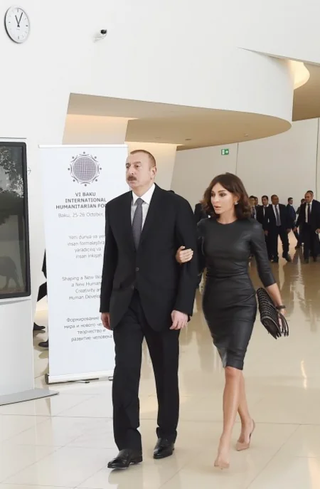 Prezident İlham Əliyev Bakıda VI Beynəlxalq Humanitar Forumun rəsmi açılış mərasimində iştirak edib - VİDEO - YENİLƏNİB