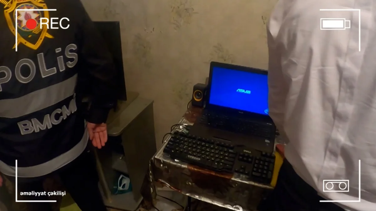 Bank kartlarından külli miqdarda pul vəsaitləri ələ keçirən şəxs saxlanılıb