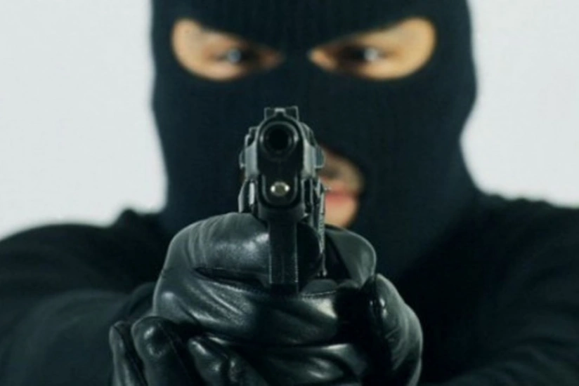 Armed man in mask breaks into bank in Georgia