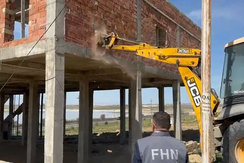 Abşeronda qanunsuz tikililər sökülüb