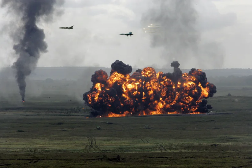 В Ливии во время военного парада разбился истребитель