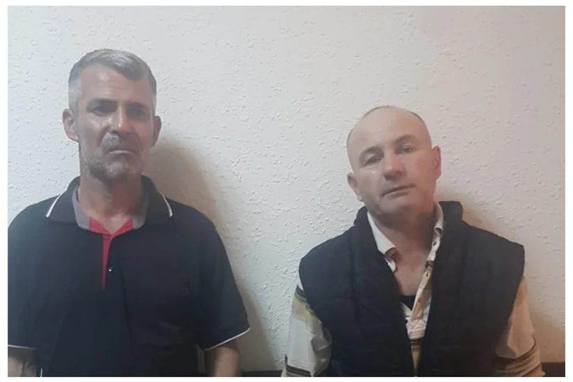 Xəzər dənizinə şübhəli əşyalar atan iki nəfər ələ keçib