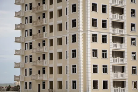 “Renessans Palace”dan mənzil alan şəxslər dərhal təmirə başlayır
