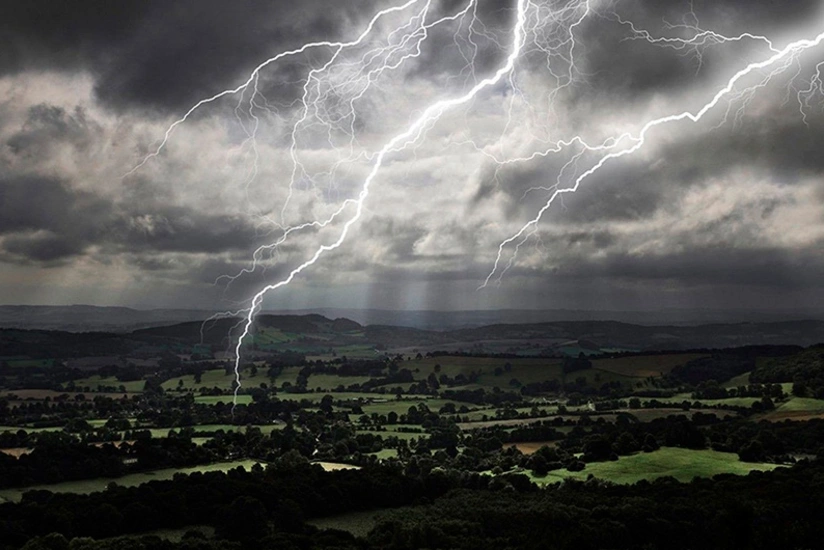 В Гяндже и близлежащих районах прошел ураган, в Гёйгеле идет град