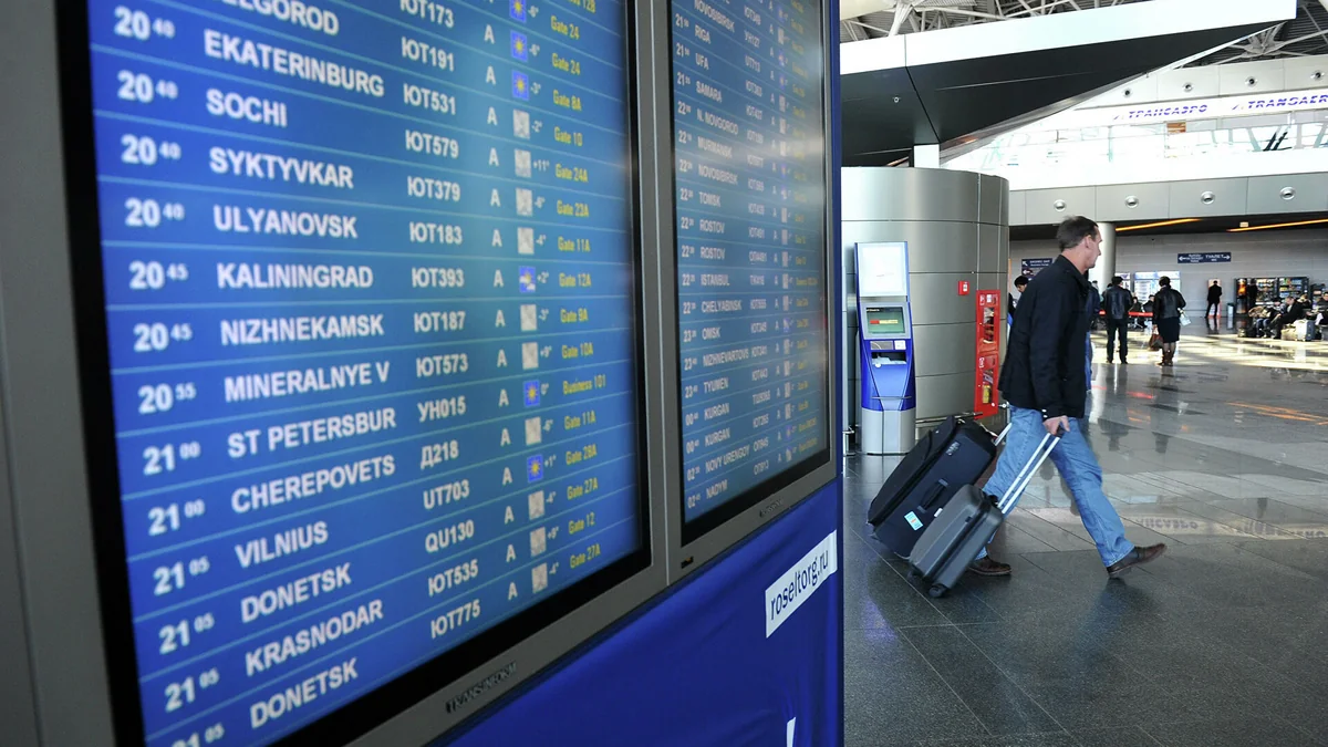 Over 100 flights detained or canceled at Moscow airports