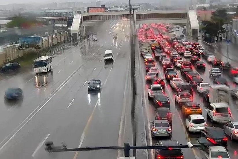 Əlverişsiz hava ilə əlaqəli yollardakı vəziyyət açıqlanıb